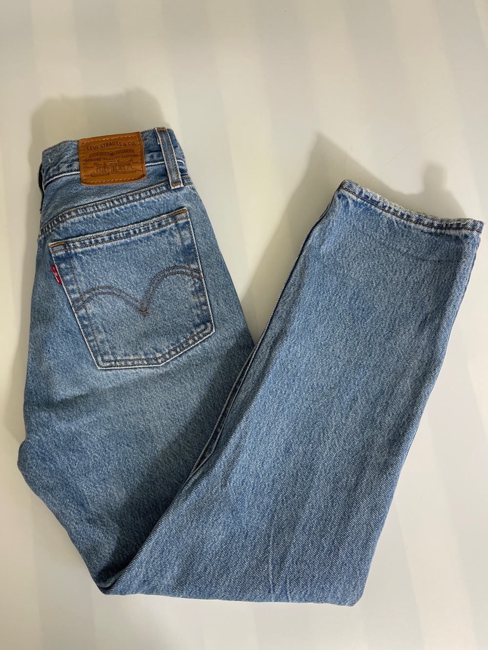 Levi's Wedgie Straight distressed cropped jeans Size W25L26